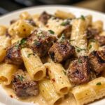 Cajun steakpuntjes met Parmezaanrigatoni