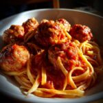 Kipballetjes in Romige Tomatensaus met Pasta: Comfortfood op z’n Best