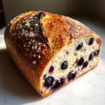 Blauwe bessen citroen zuurdeeg brood