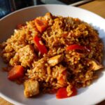 Gebakken rijst met kip en groenten