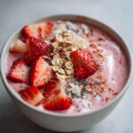 Gezonde smoothie bowl met aardbeien